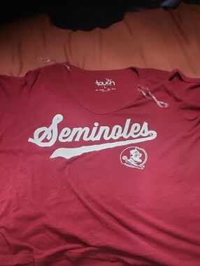 Touch by Alyssa Milano Red Seminoles Short Sleeve V-Neck Tee
